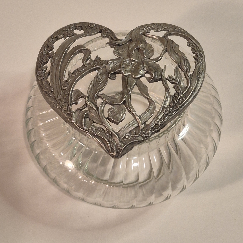 RAWCLIFFE PEWTER Vintage Glass Potpourri Trinket Jar Dish Pewter Iris Detail Lid - Picture 3 of 16